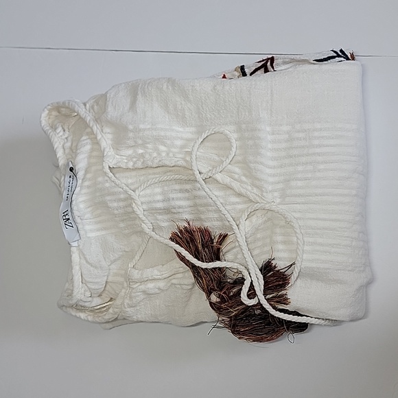 ZARA LONG SLEEVE WHITE TOP/ SIZE S. - Picture 9 of 10